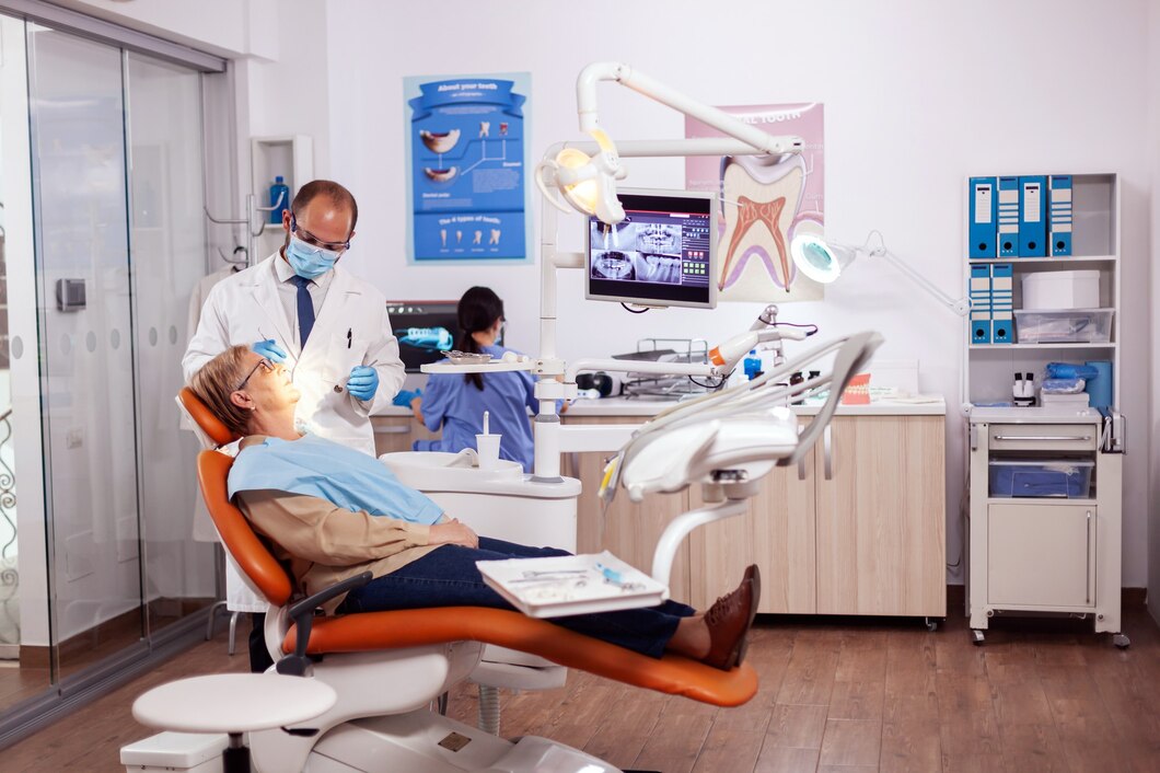Jak wybrać odpowiedniego dentystę: kluczowe czynniki do rozważenia