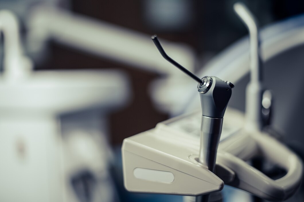 Jak wybrać odpowiednią klinikę do przeprowadzenia zabiegu implantacji zębów?
