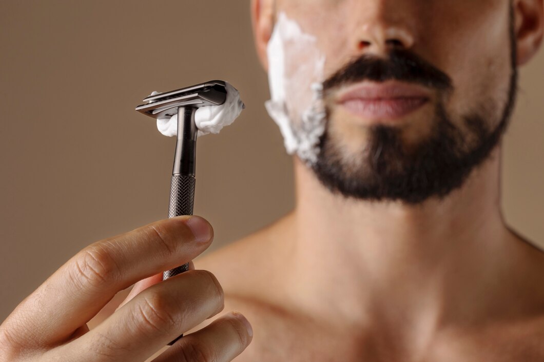Jak wybrać idealną maszynkę do golenia, dopasowaną do naszego typu skóry?