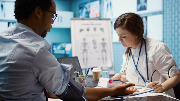 Korzyści wynikające z regularnych badań okresowych dla pracowników