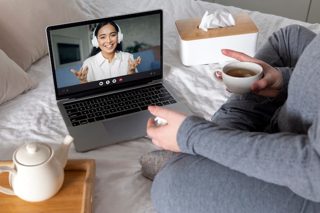 Jakie korzyści niesie terapia online i czy jest równie skuteczna jak tradycyjna?